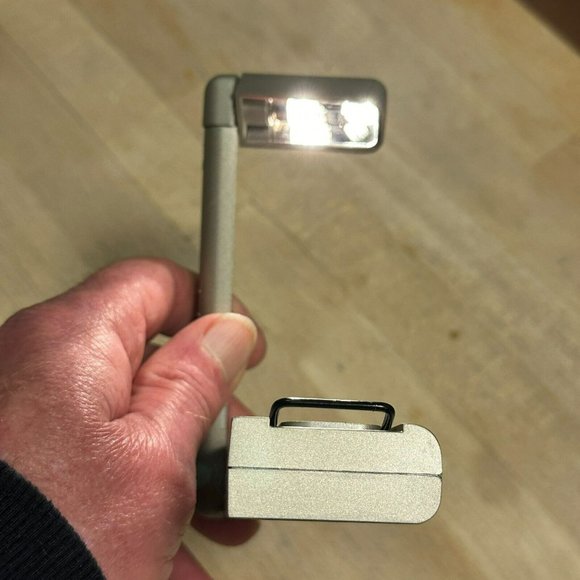 Perfect Solutions Personal Book Light - Picture 3 of 6